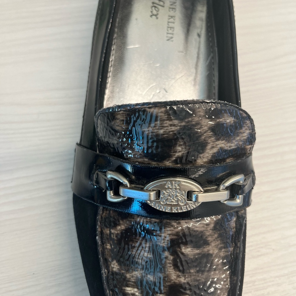 Anne Klein Black / Leopard I Flex Loafers with Chain Accent.